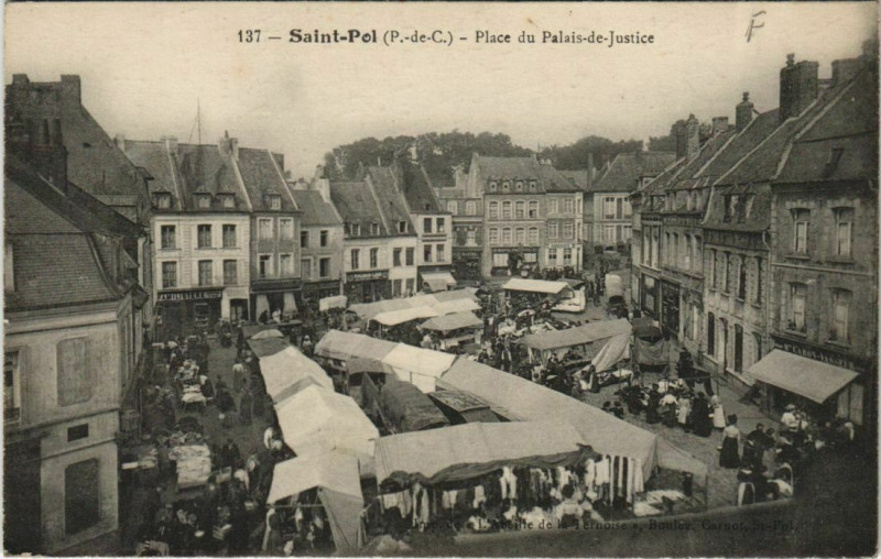 Carte postale ancienne Saint-Pol Place du palais-de-Justice
