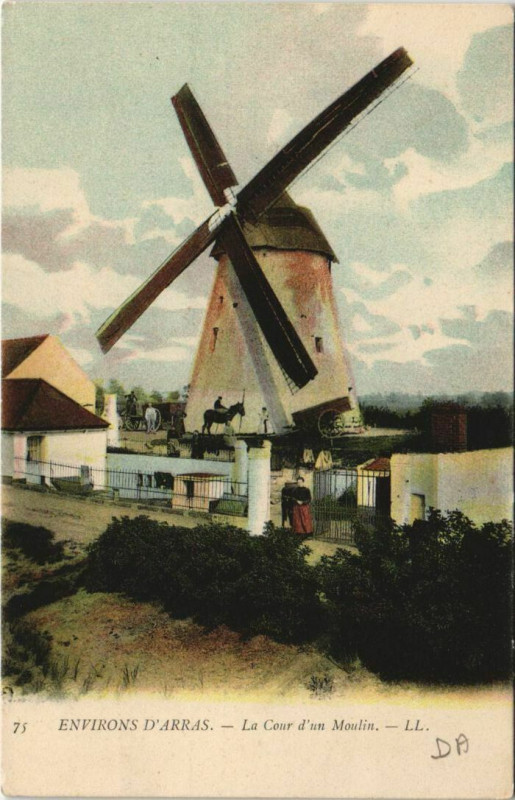 Carte postale ancienne La Cour d'un Moulin
