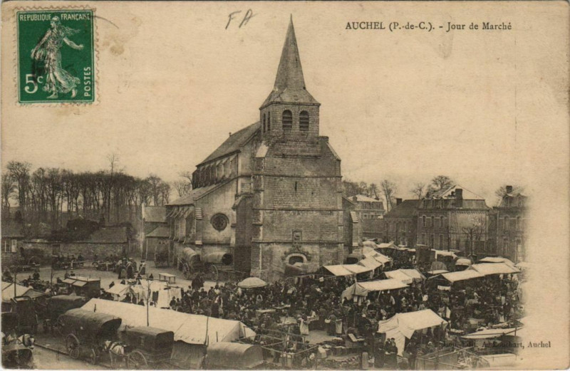 Carte postale ancienne Auchel Jour de Marché à Auchel