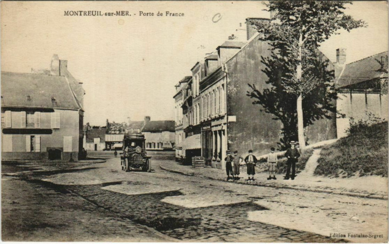 Carte postale ancienne Montreuil-Sur-Mer porte de france à Montreuil
