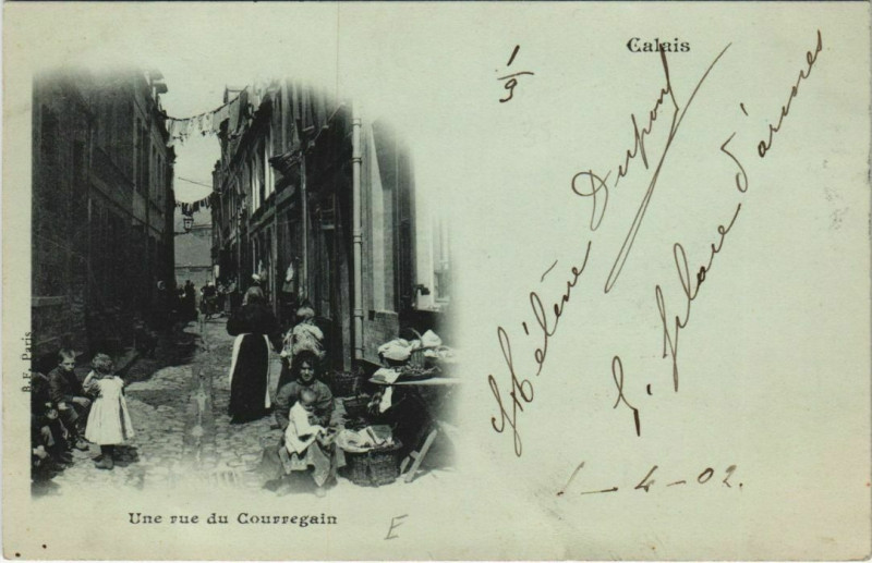 Carte postale ancienne Calais Une rue du Courregain à Calais