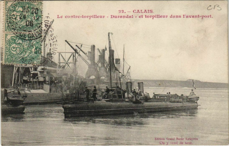 Carte postale ancienne Calais Contre-torpilleur Durandal à Calais
