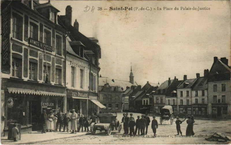 Carte postale ancienne Saint-Pol Place du palais-de-Justice