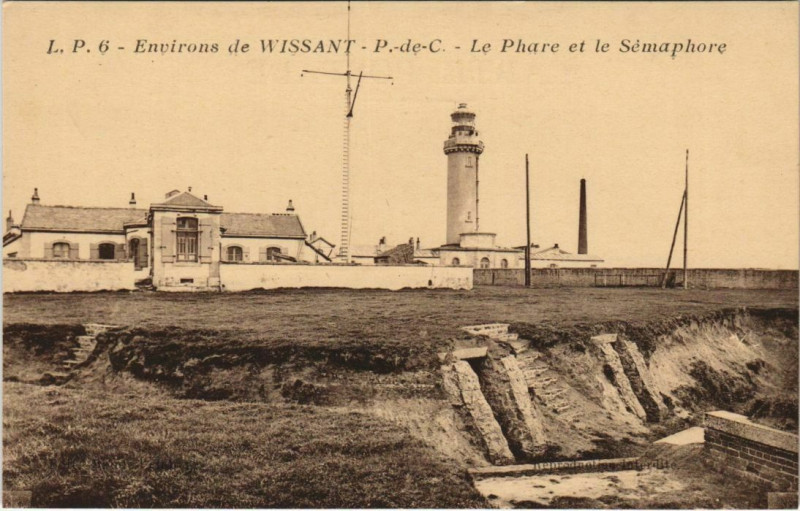 Carte postale ancienne Wissant Le Phare et le Sémaphore à Wissant