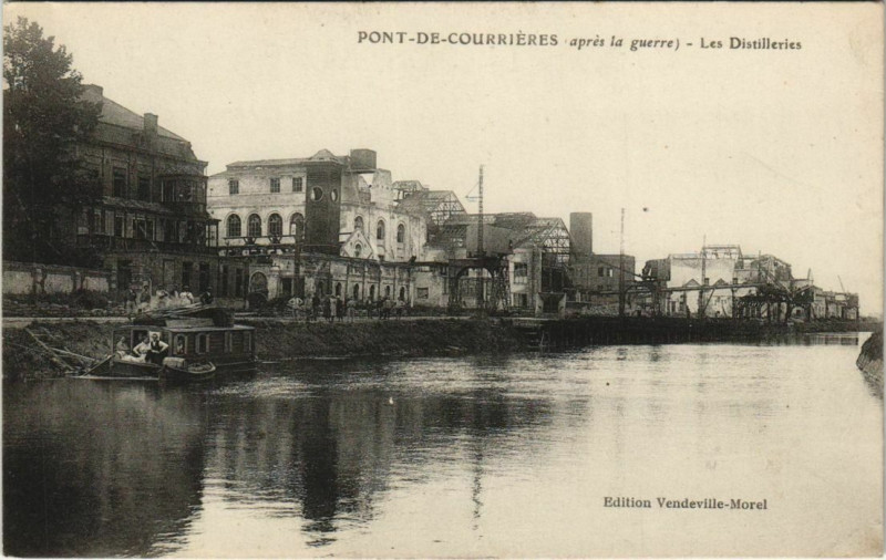 Carte postale ancienne Pont-De-Courrieres Les Distilleries