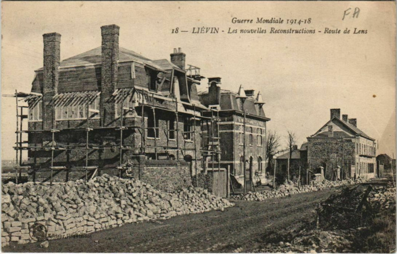 Carte postale ancienne Lievin Nouvelles Réconstructions Route de Lens à Lens