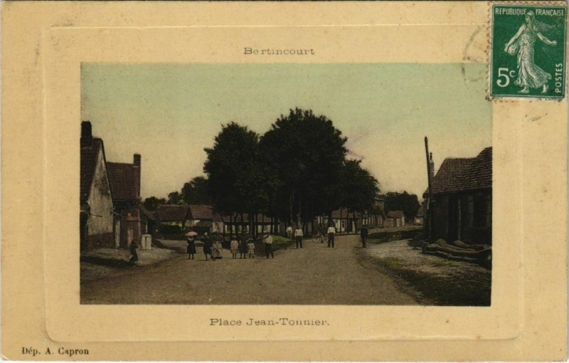 Carte postale ancienne Bertincourt Place Jean-Tonnier à Bertincourt