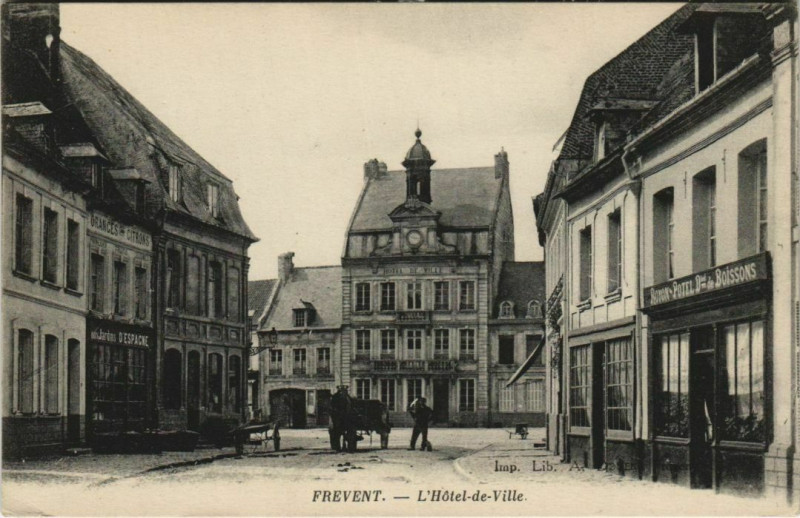 Carte postale ancienne Frevent Hotel de Ville