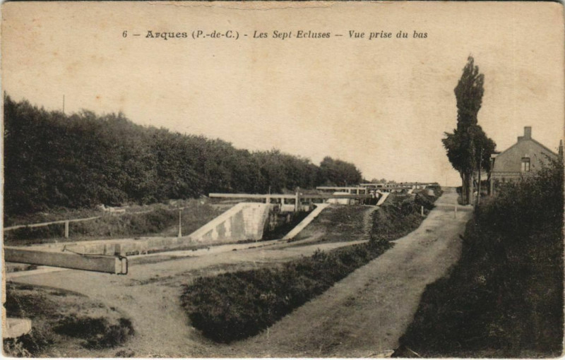 Carte postale ancienne Arques Sept Ecluses Vue prise du bas à Arques