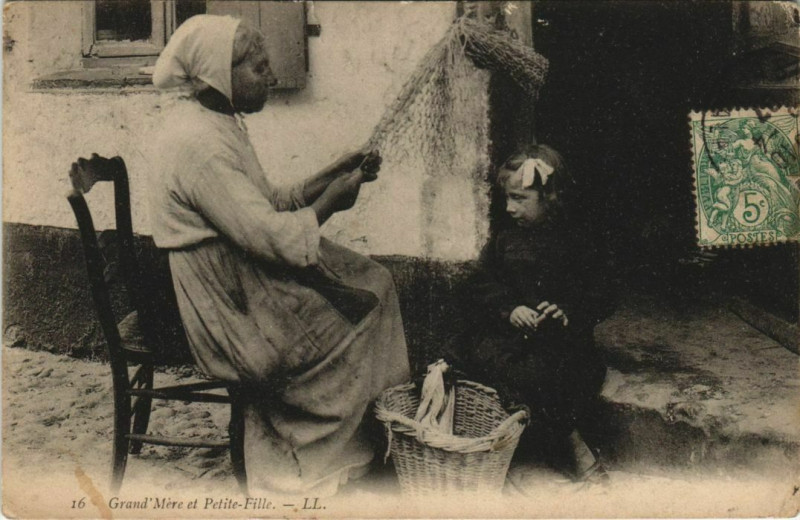 Carte postale ancienne Grande mere et petite Fille