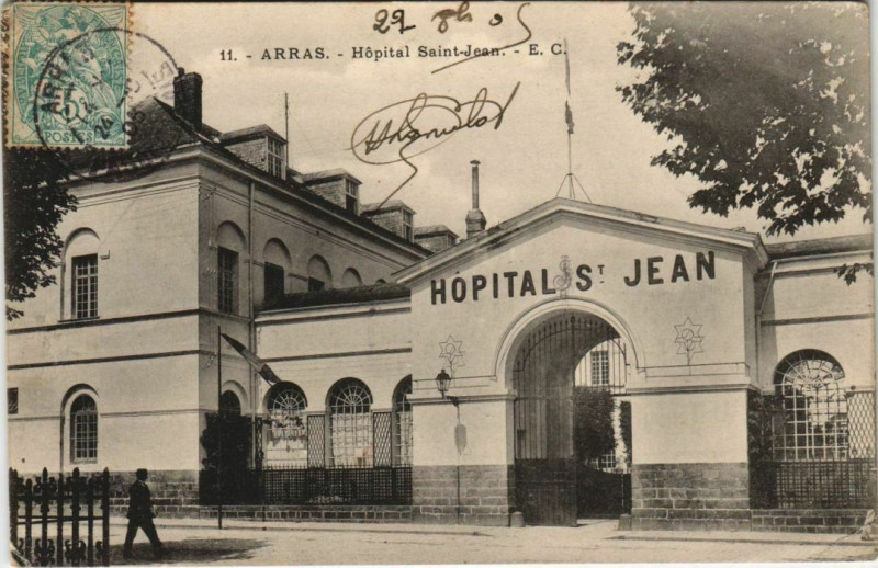 Carte postale ancienne Arras hopital Saint-Jean à Arras
