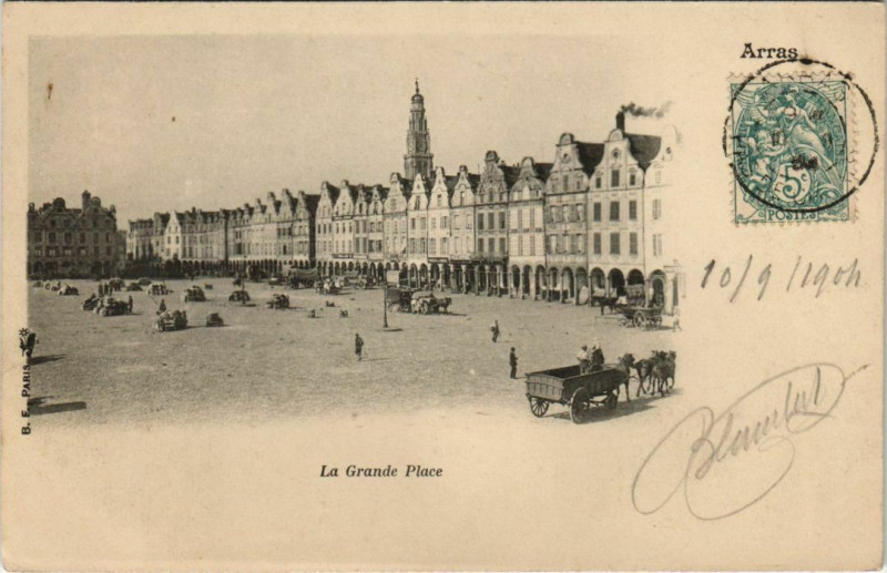 Carte postale ancienne Arras Grande Place à Arras