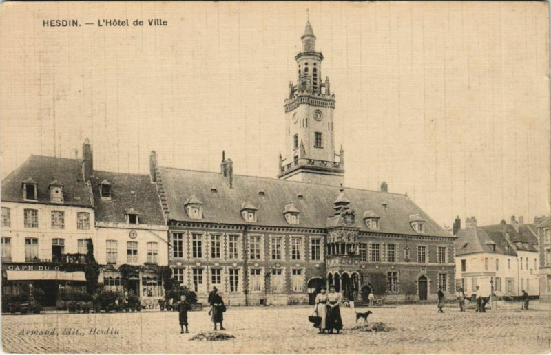 Carte postale ancienne Hesdin Hotel de Ville à Hesdin
