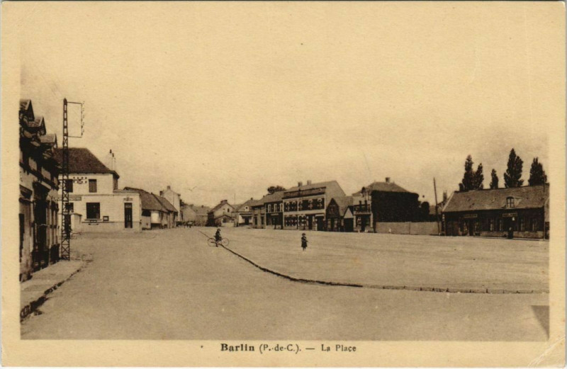 Carte postale ancienne Barlin La Place à Barlin