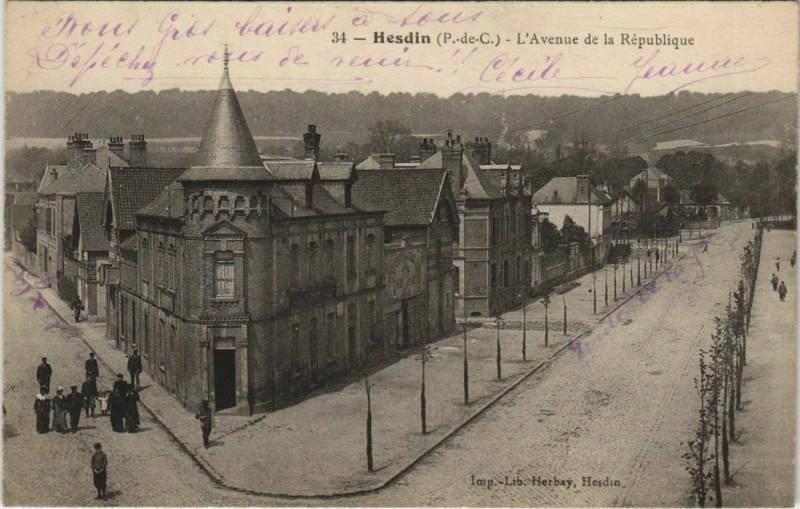 Carte postale ancienne Hesdin Avenue de la République à Hesdin