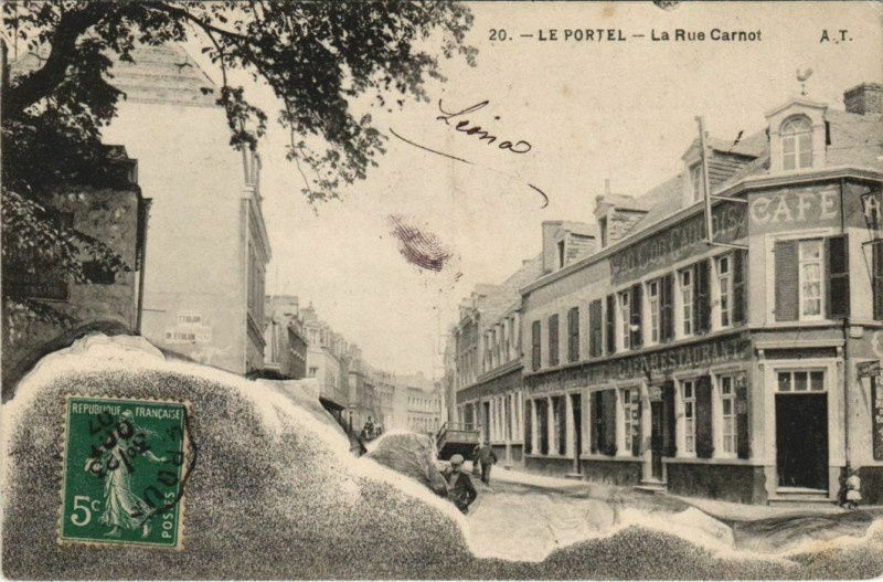 Carte postale ancienne Le Portel Rue Carnot au Portel