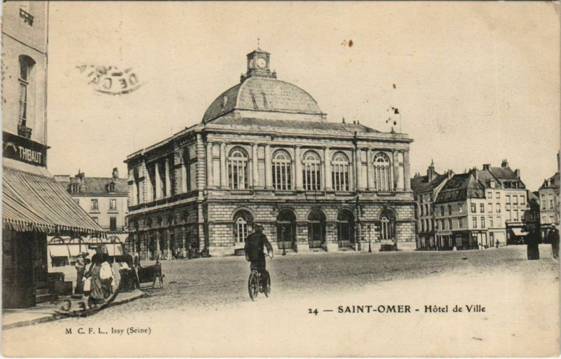 Carte postale ancienne Saint-Omer Hotel de Ville à Saint-Omer