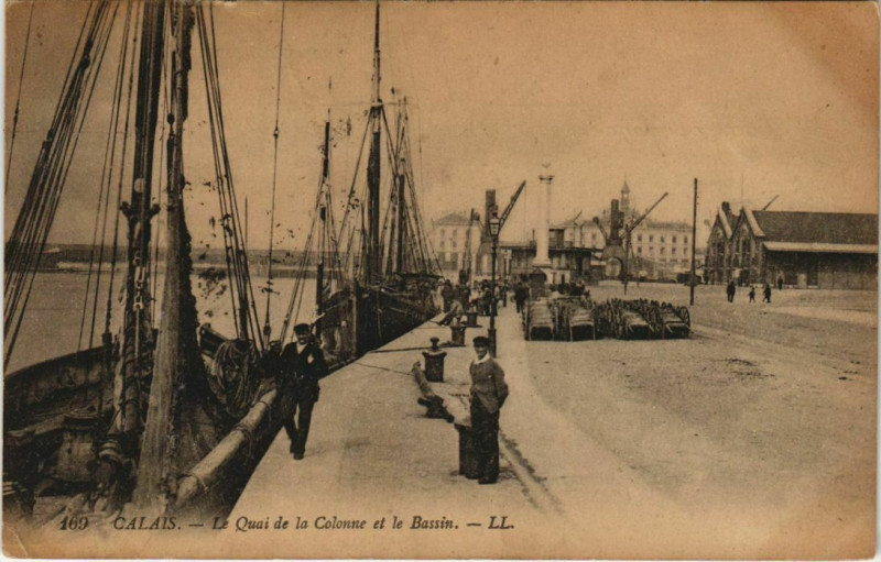 Carte postale ancienne Calais Quai de la Colonne et le Bassin à Calais