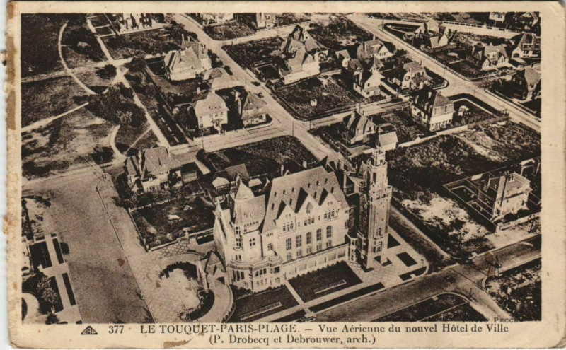 Carte postale ancienne Le Touquet-Paris-Plage Vue aérienne hotel de ville au Touquet-Paris-Plage
