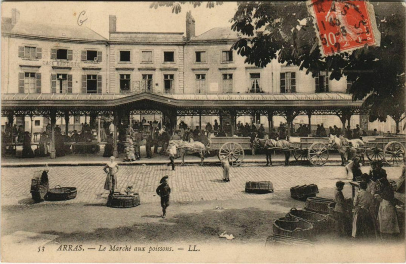 Carte postale ancienne Arras Marché aux Poissons à Arras