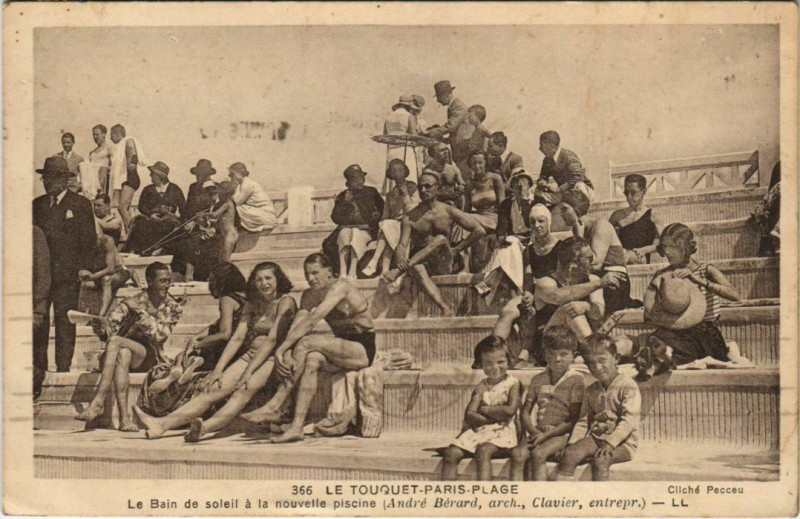 Carte postale ancienne Le Touquet-Paris-Plage Le bain de soleil nouvelle piscine au Touquet-Paris-Plage