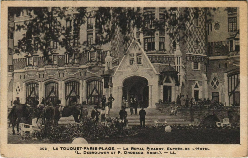 Carte postale ancienne Le Touquet-Paris-Plage Royal Picardie Entrée du Hotel au Touquet-Paris-Plage