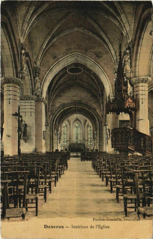 Carte postale ancienne Desvres Intérieur de l'Eglise à Desvres