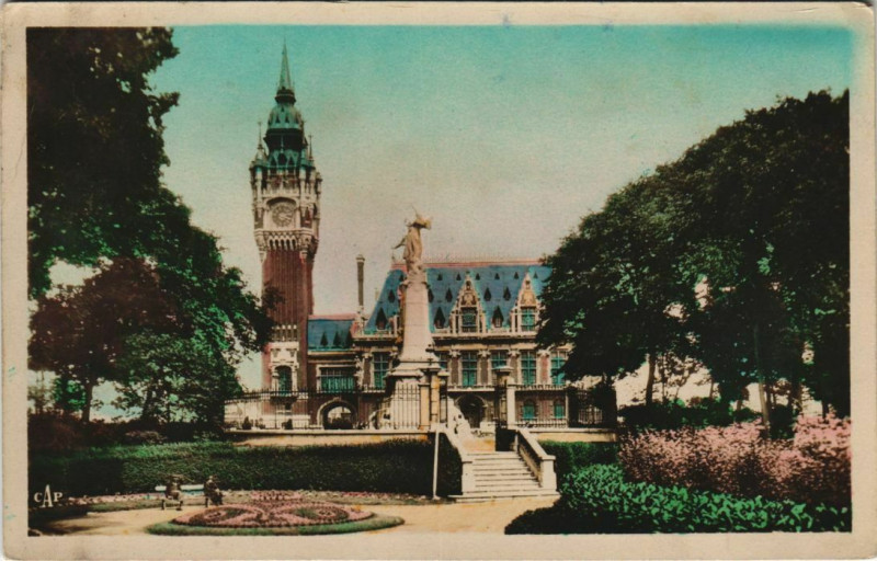 Carte postale ancienne Calais Hotel de Ville à Calais