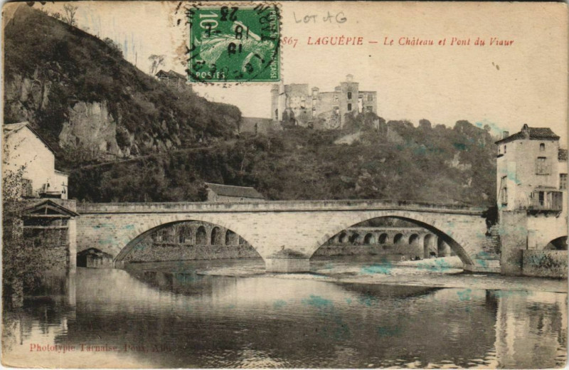 Carte postale ancienne Laguepie Le Chateau et Le Pont