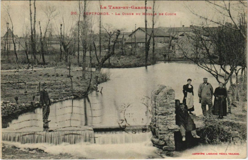 Carte postale ancienne Sept-Fonds La Digue du Moulin de Coste