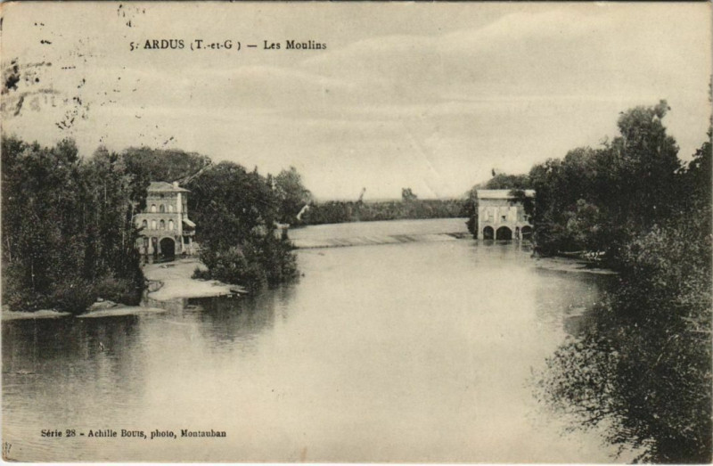 Carte postale ancienne Ardus Les Moulins