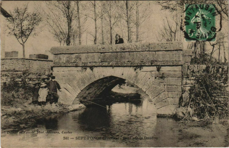 Carte postale ancienne Sept-Fonds Pont due la Daudou
