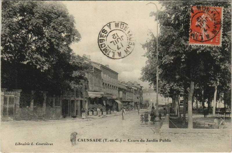 Carte postale ancienne Caussade Cours du Jardin Public à Caussade