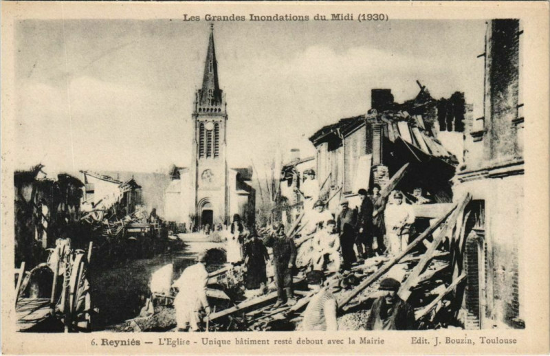 Carte postale ancienne Inondation Reynies Eglise