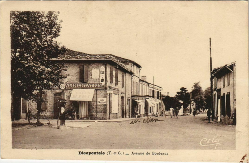Carte postale ancienne Dieupentale Avenue de Bordeaux à Dieupentale