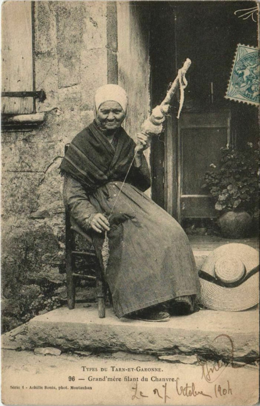 Carte postale ancienne Chanvre Fileuse grande mere