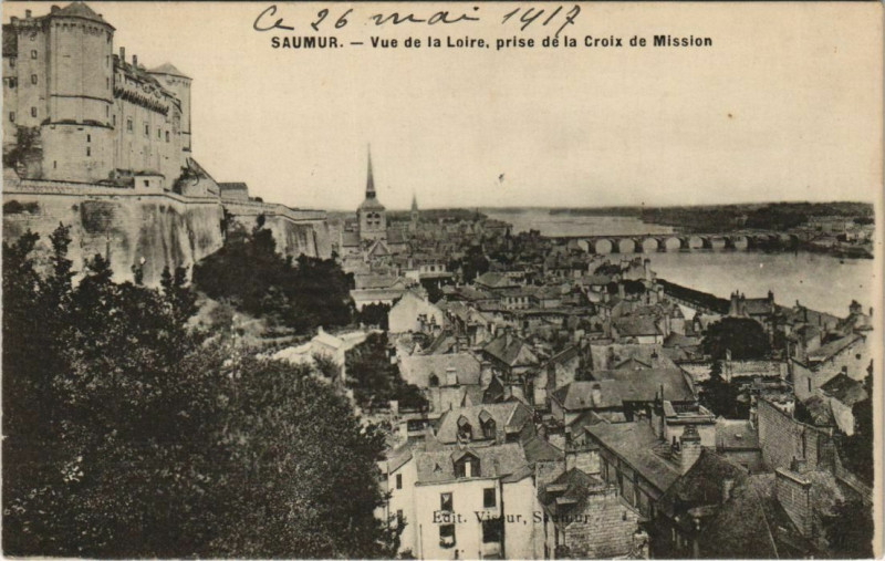 Carte postale ancienne Saumur vue de la Loire à Saumur