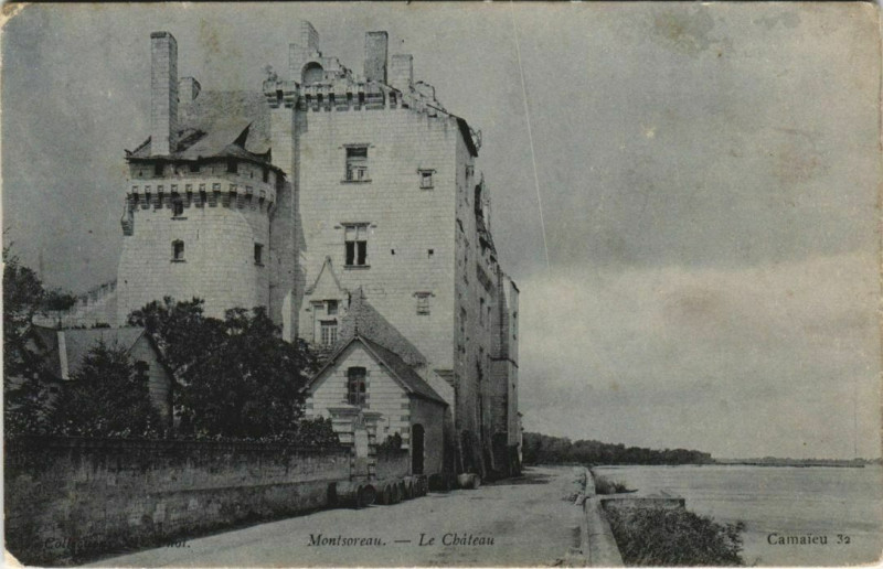 Carte postale ancienne Montsoreau Le Chateau à Montsoreau