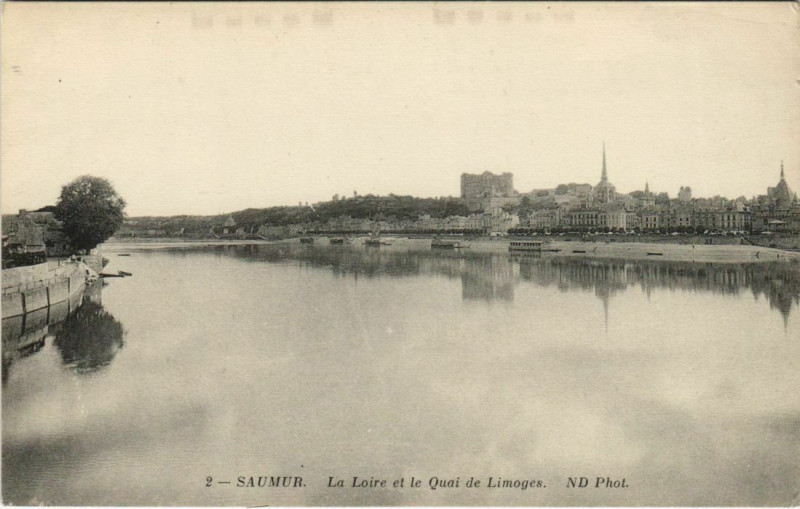Carte postale ancienne Saumur La Loire et le Quai de Limoges à Saumur