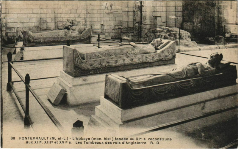 Carte postale ancienne Fontevrault Abbaye Les Tombeaux