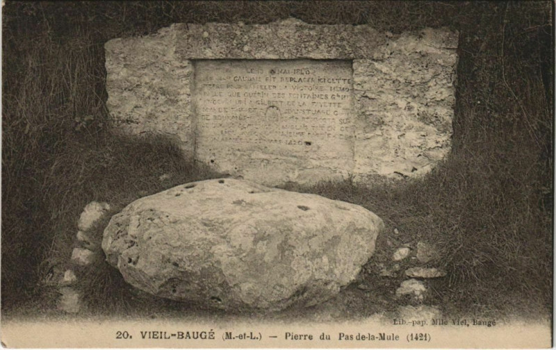 Carte postale ancienne Vieil-Bauge Pierre du Pas de la Mule