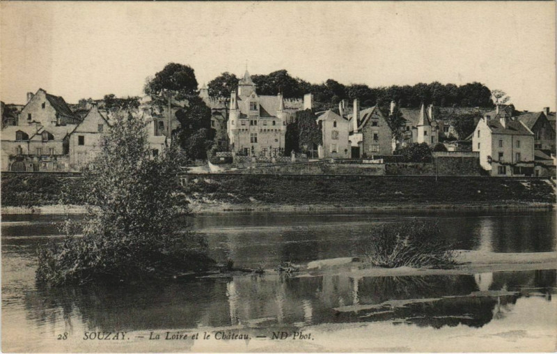 Carte postale ancienne Souzay La Loire et le Chateau