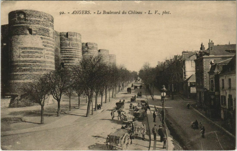 Carte postale ancienne Angers Boulevard du Chateau à Angers