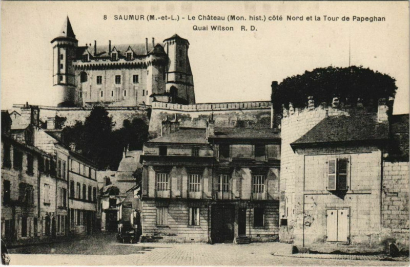Carte postale ancienne Saumur Le Chateau à Saumur