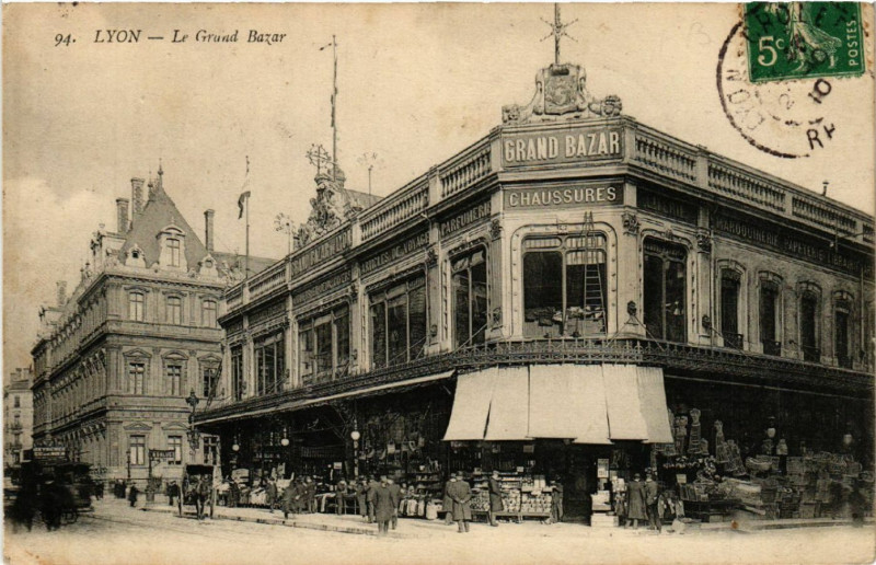 Carte postale ancienne Lyon - Le grand Bazar à Lyon