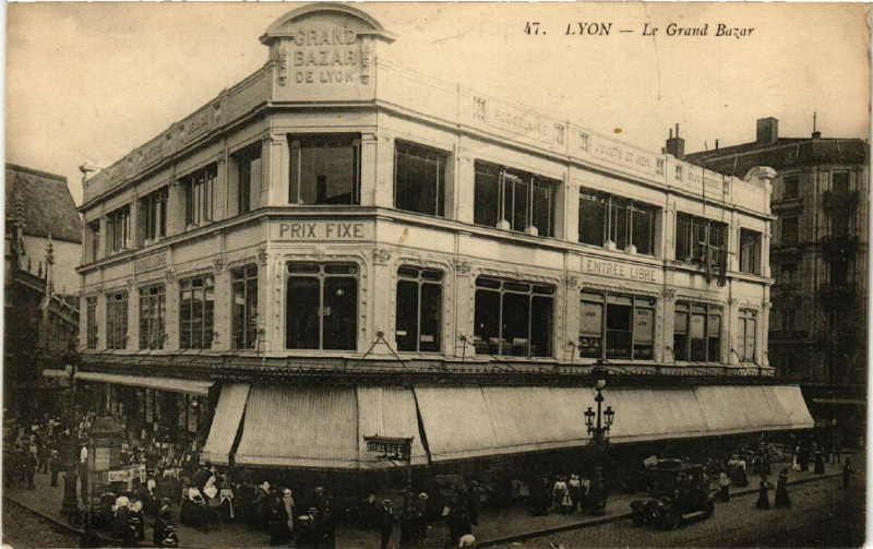 Carte postale ancienne Lyon - Le Grand Bazar à Lyon