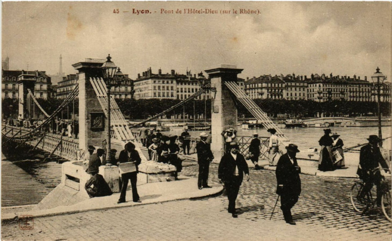 Carte postale ancienne Lyon - Pont de l'Hotel Dieu à Lyon