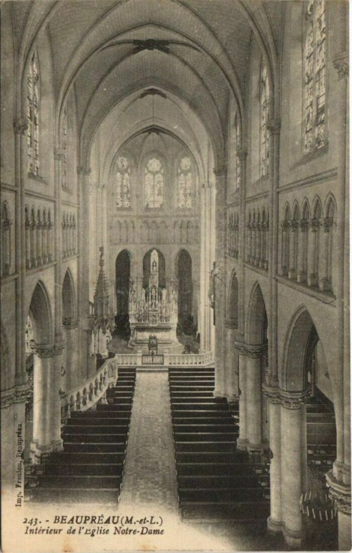 Carte postale ancienne Beaupreau Intérieur de l'Eglise