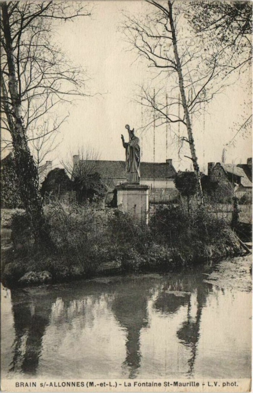 Carte postale ancienne Brain-Sur-Allonnes Fontaine Saint-maurille à Allonnes
