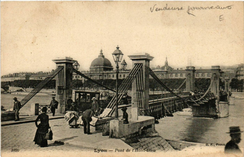Carte postale ancienne Lyon - Pont de l'Hotel Dieu à Lyon